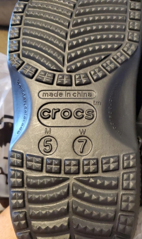 New! Crocs with liner - Picture 2 of 4